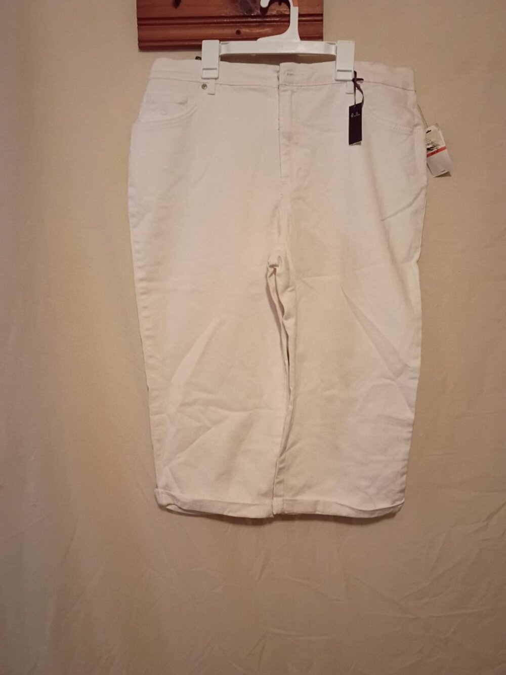 Gloria Vanderbilt White Cropped Pants